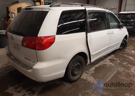 2007 Toyota Sienna Le z USA, uszkodzony, nr VIN 5TDZK23C77S060447